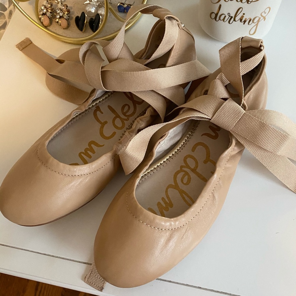Sam Edelman nude wrap around flats! 🌻